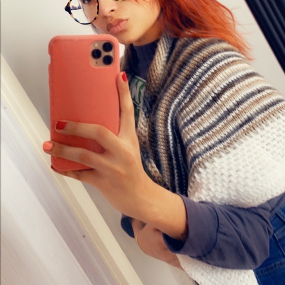 Triangle scarf - Picture 2 of 5